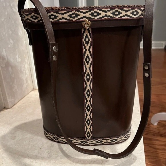 Leather handmade wine carrier - Picture 1 of 9